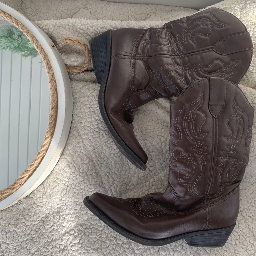 🌿 4/$20 🌿 DANIEL WELLINGTON: brown leather boots